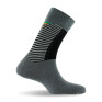 1 paire de mi chaussettes grise à rayures
