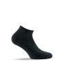 1 paire d'ultra courtes gris foncé.